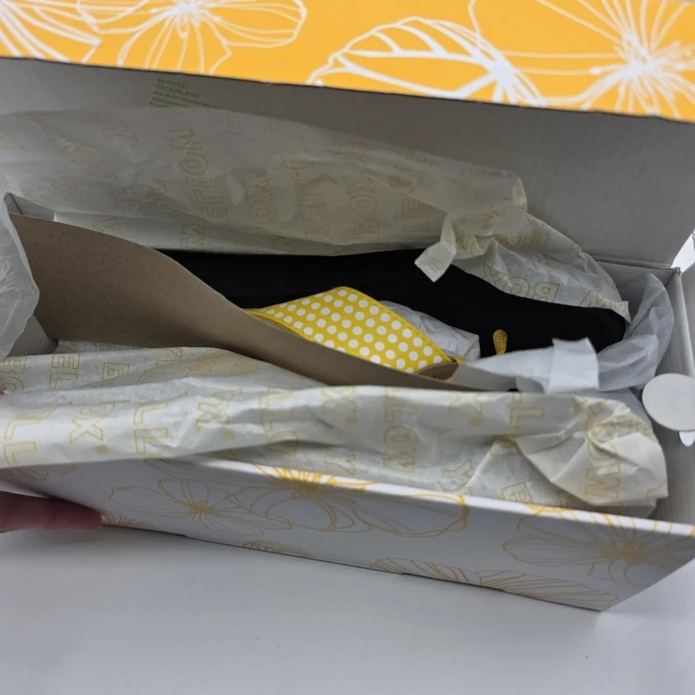 Yellow Box Shoes Womens 9.5 Yellow FROMY Thong Flip Flop Sandal Polka Dot Casual - Picture 8 of 10
